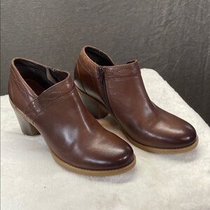 Earth Brown Heeled leather Boots Minimalist Design